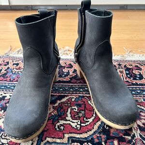 Black suede Sandgren’s clog boots 9